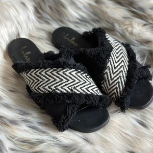 Black fringe lulu’s sandals